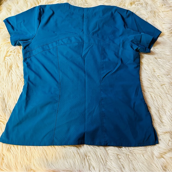 Barco One breathable scrub top - Picture 2 of 9